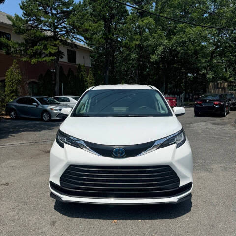 2021 Toyota Sienna LE 8-Passenger