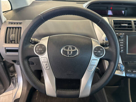 2014 Toyota Prius v Five