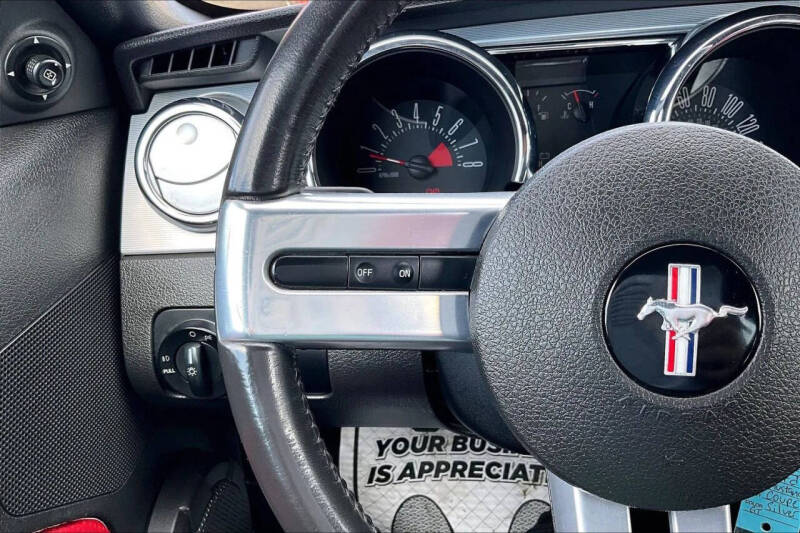 2005 Ford Mustang GT Deluxe