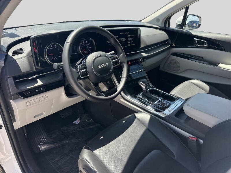 2024 Kia Carnival EX