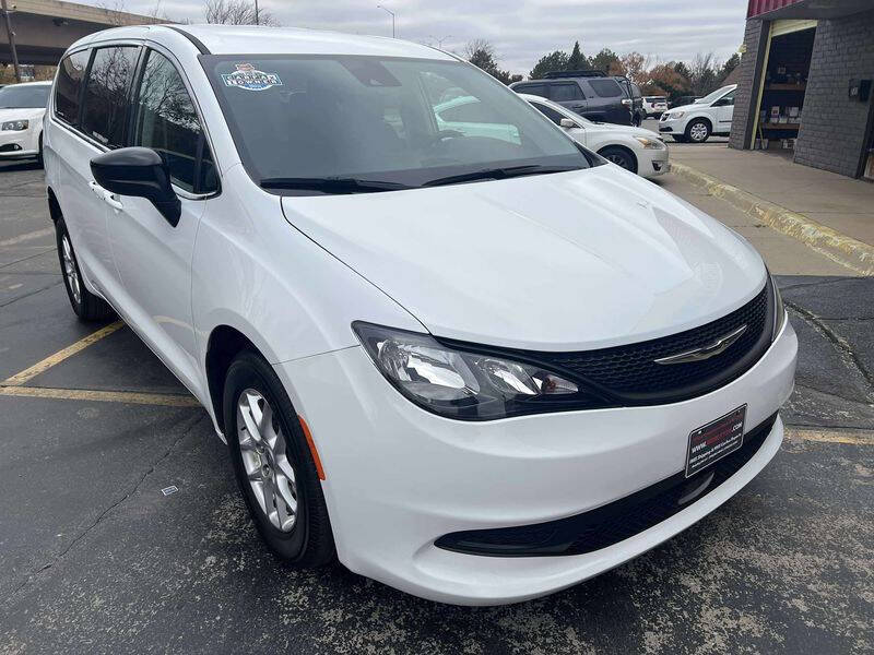 2024 Chrysler Voyager LX