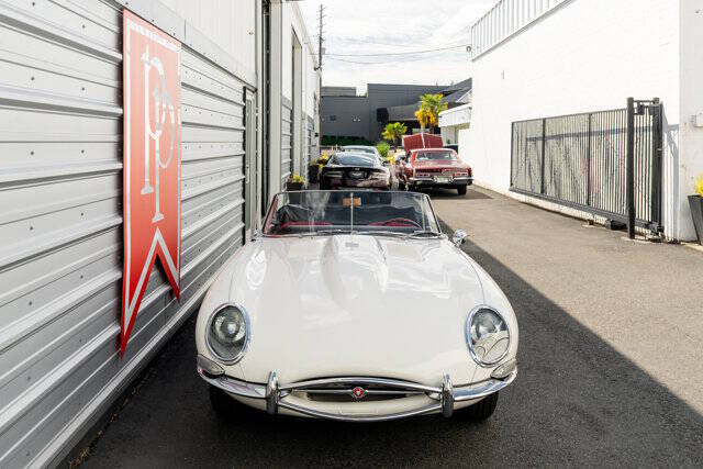 1966 Jaguar E-Type 39