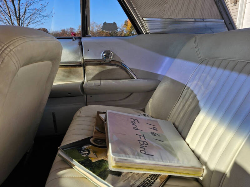 1961 Ford Thunderbird