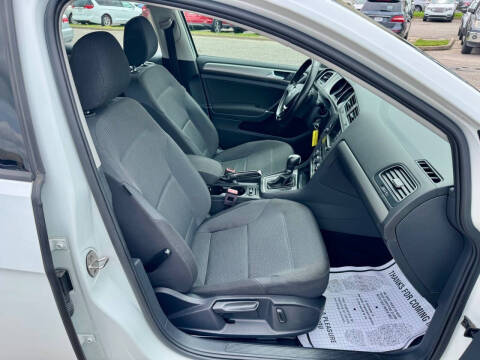 2017 Volkswagen Golf TSI S