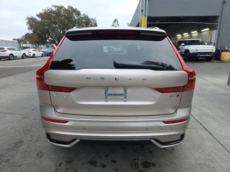 2025 Volvo XC60 B5 Plus Dark Theme