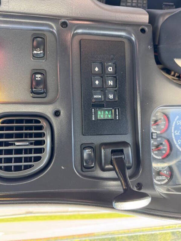 2011 Freightliner M2 106