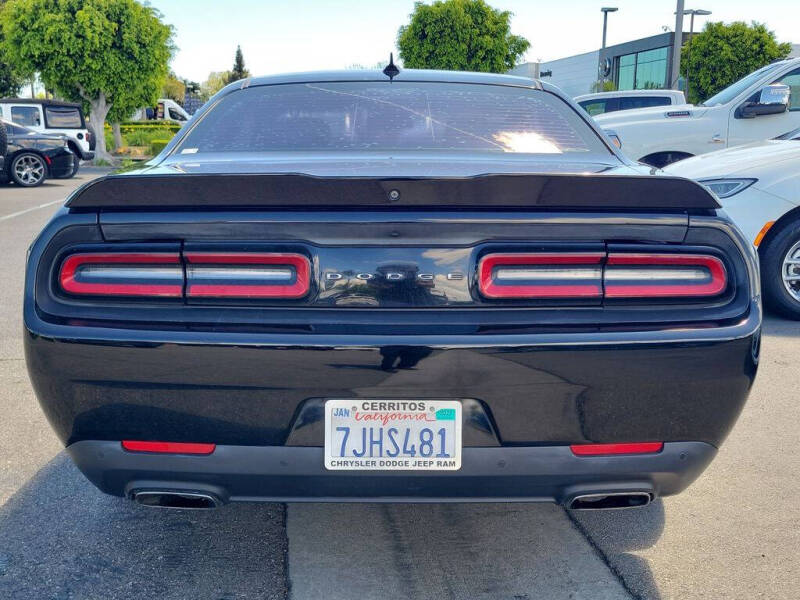 2015 Dodge Challenger SXT Plus