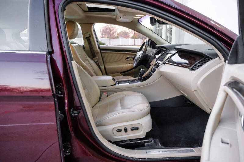 2019 Ford Taurus Limited