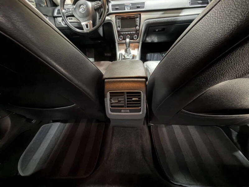 2015 Volkswagen Passat 1.8T SE