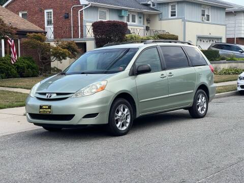 2006 Toyota Sienna for sale at Reis Motors LLC in Lawrence NY