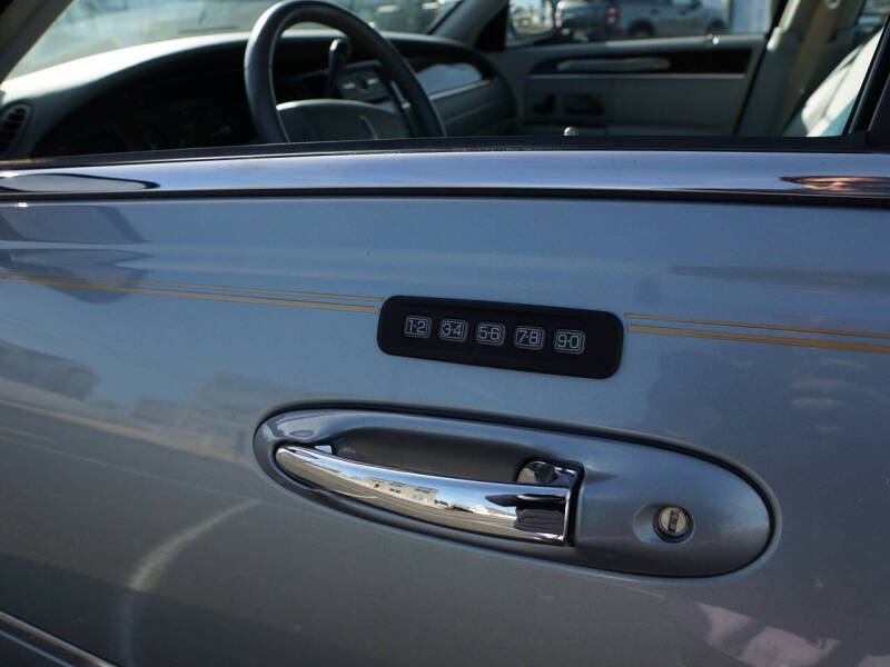 2006 Lincoln Town Car Signature