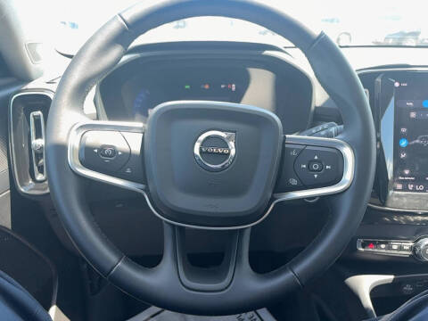 2025 Volvo XC40 B5 Core Bright Theme