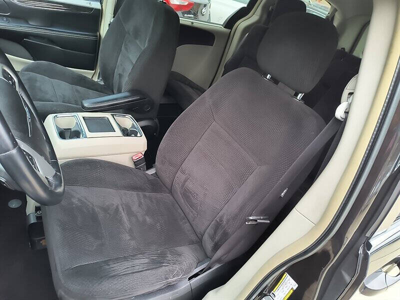 2014 Chrysler Town and Country Touring