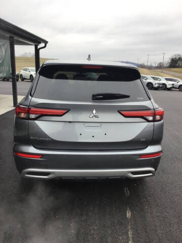 2024 Mitsubishi Outlander SE