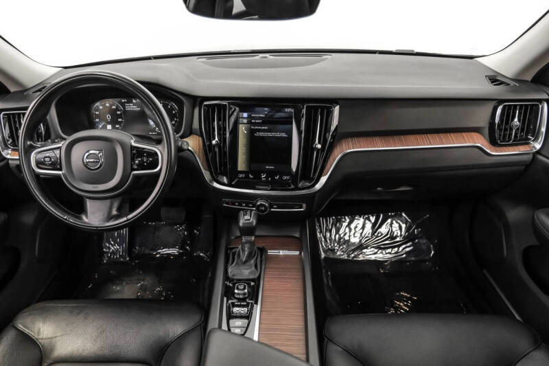 2021 Volvo V60 T5 Momentum