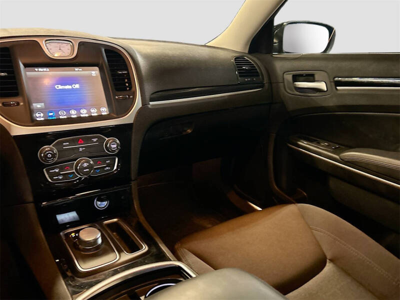 2023 Chrysler 300 Touring