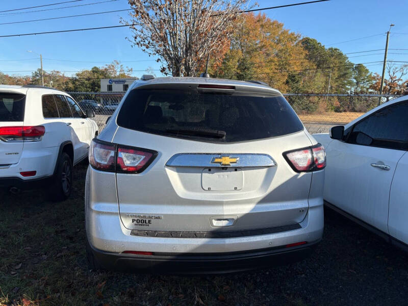 2017 Chevrolet Traverse 1LT photo 10