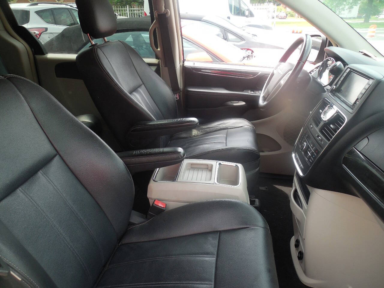 2014 Chrysler Town and Country for sale at VIP Motor Sales in Hazel Park, MI