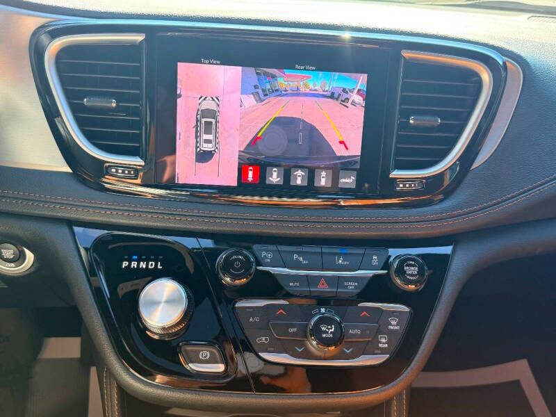 2025 Chrysler Pacifica Plug-In Hybrid Pinnacle