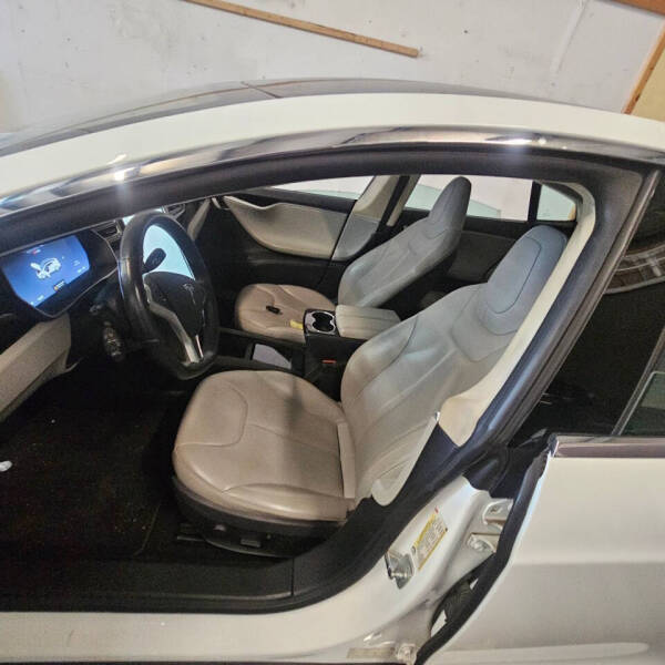2014 Tesla Model S P85