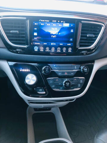 2017 Chrysler Pacifica Touring-L Plus