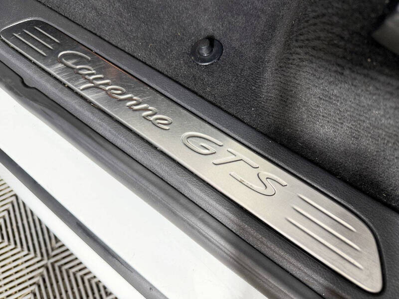 2013 Porsche Cayenne GTS