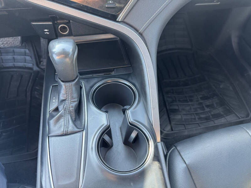 2019 Toyota Camry SE