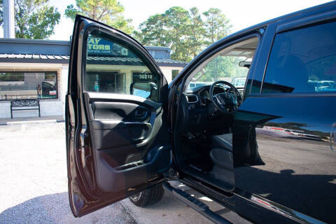 2017 Nissan Titan SV