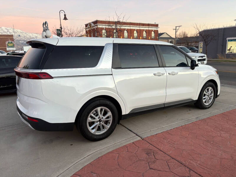 2024 Kia Carnival LX