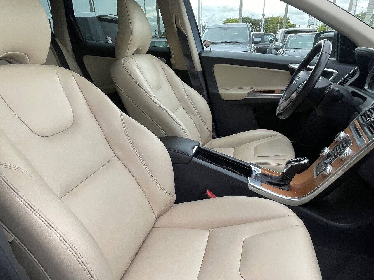 2017 VOLVO XC60 SUV / Crossover - $16,900