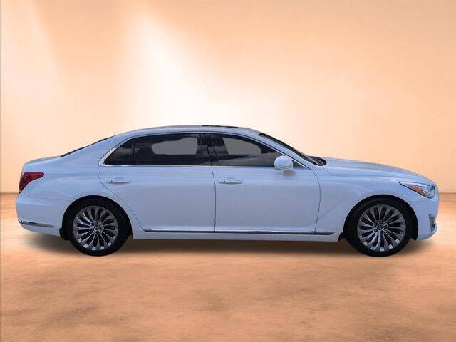 2017 Genesis G90