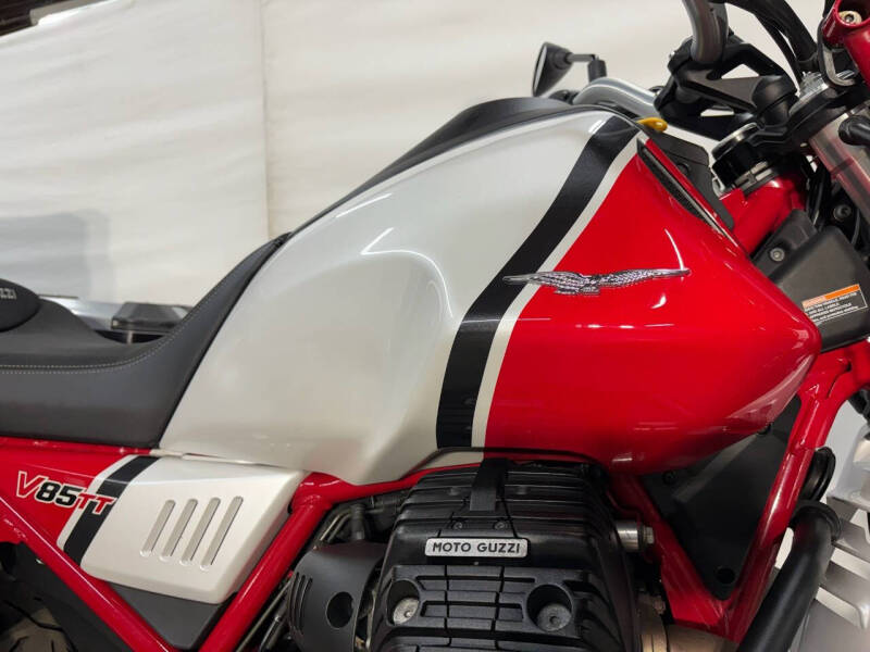 2020 Moto Guzzi V85TT