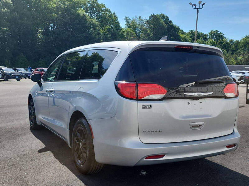 2023 Chrysler Voyager LX