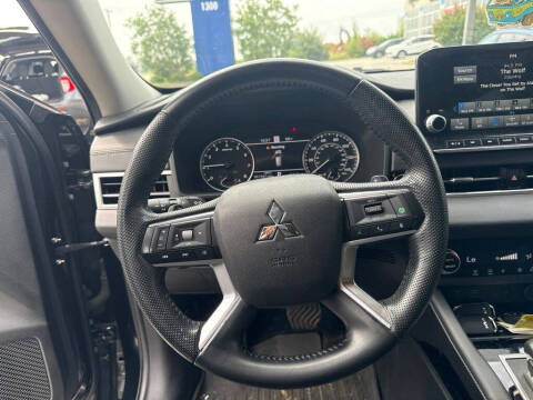 2022 Mitsubishi Outlander SE