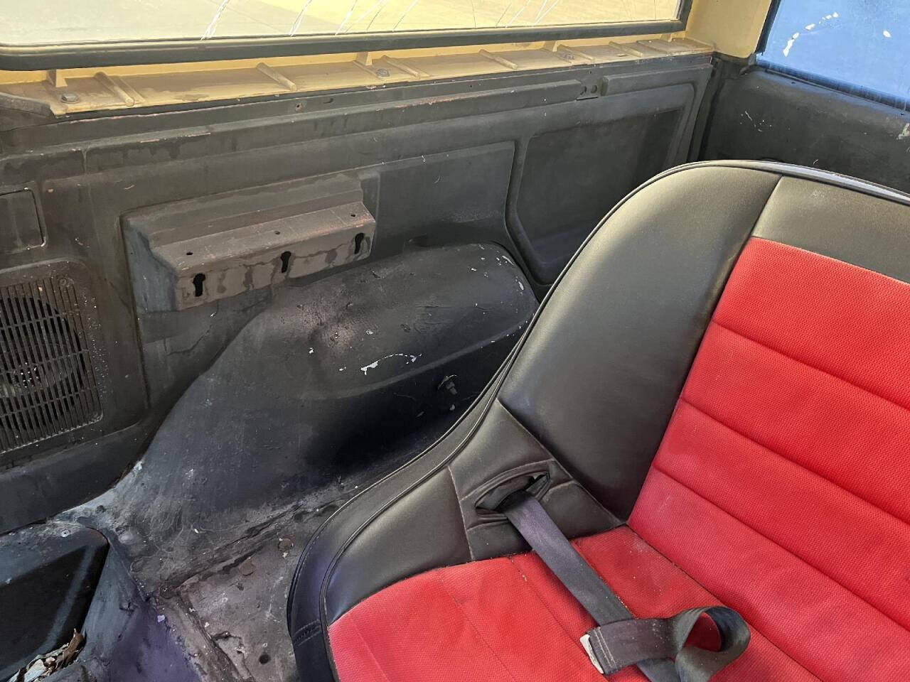 1985 Ford Bronco 29