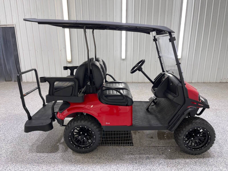 2025 E-Z-GO Express S4 Gas