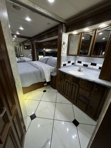 2012 Newmar Dutchstar 4354 ,  450hp, King Bed