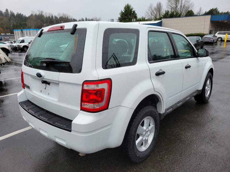 2009 Ford Escape XLS photo 7