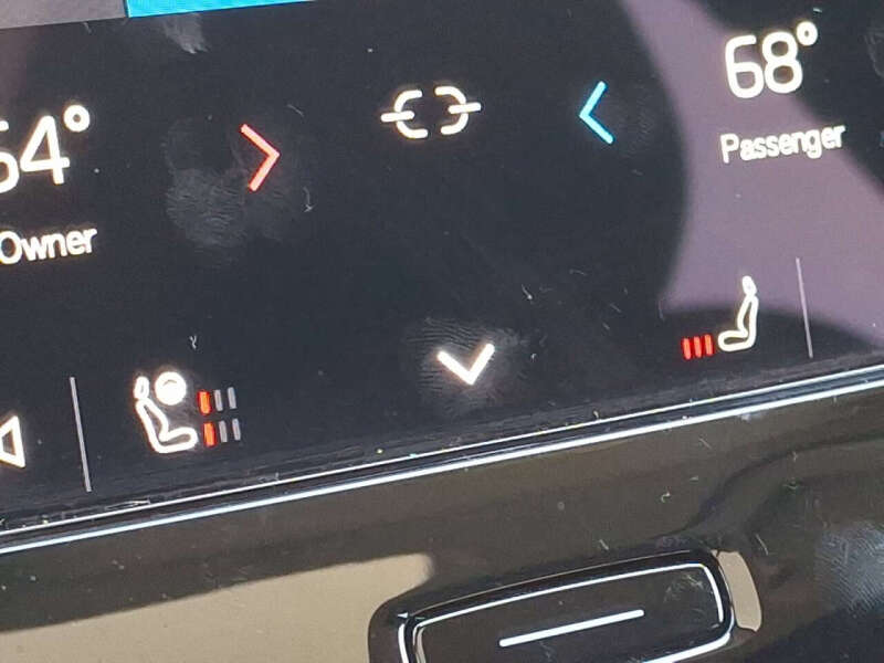 2023 Volvo XC40 B5 Plus Dark Theme