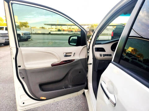 2014 Toyota Sienna Limited 7-Passenger