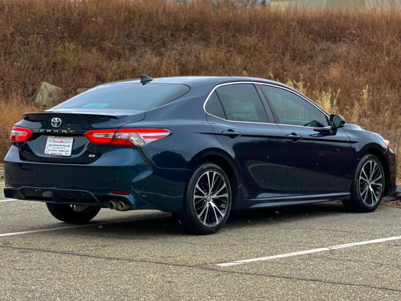 2019 Toyota Camry SE photo 9