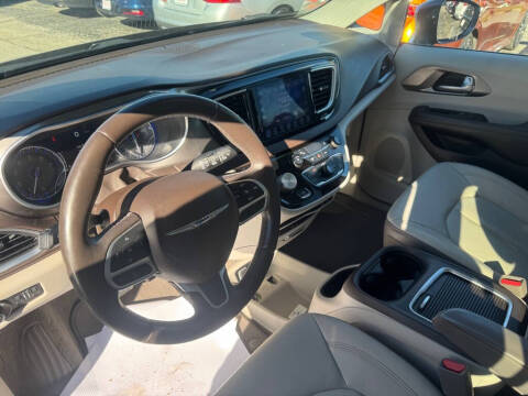 2017 Chrysler Pacifica Touring-L Plus