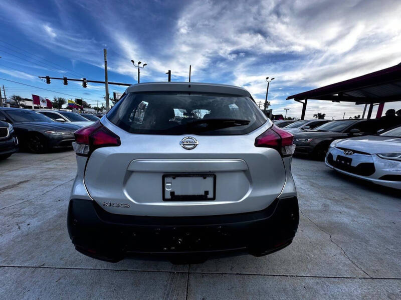 2020 Nissan Kicks S