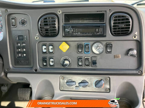2015 Freightliner M2 106