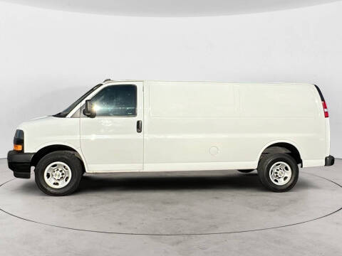 2022 Chevrolet Express 2500