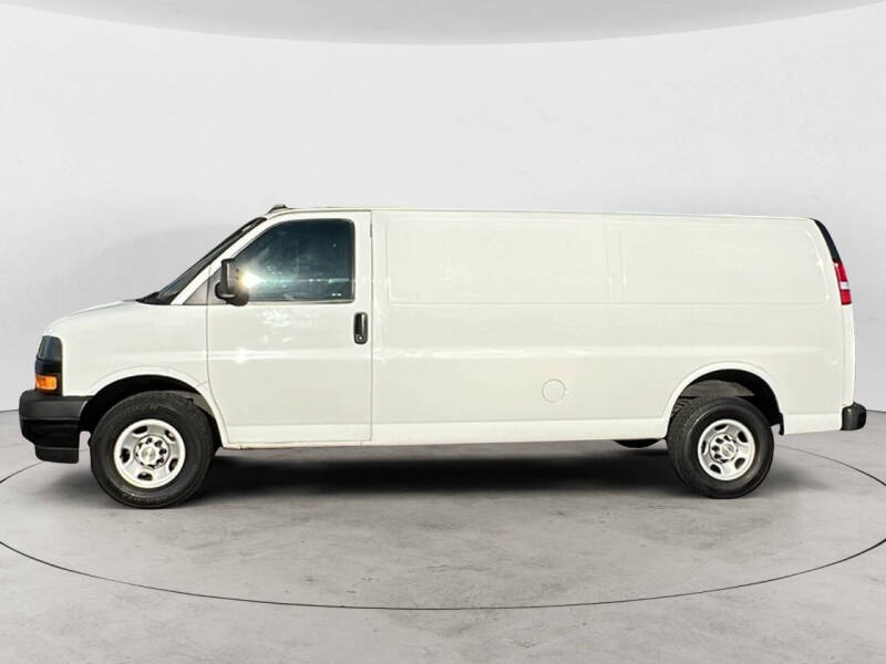 2022 Chevrolet Express 2500