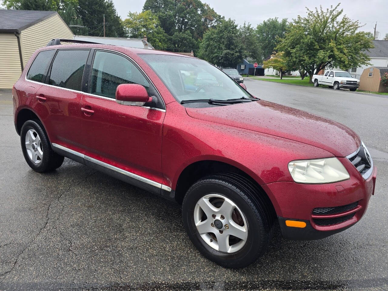 2004 Volkswagen Touareg for sale at QUEENSGATE AUTO SALES in York, PA