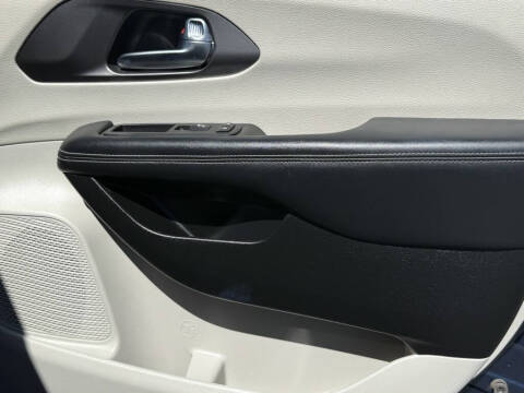 2023 Chrysler Pacifica Plug-In Hybrid Touring L