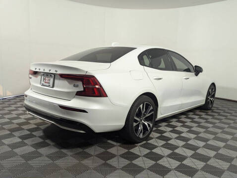 2024 Volvo S60 B5 Core Dark Theme