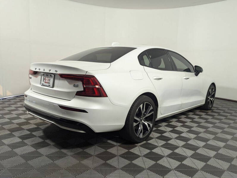 2024 Volvo S60 B5 Core Dark Theme